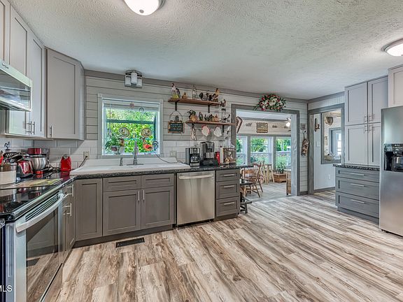 5th image of 22478 Clayman Valley Rd