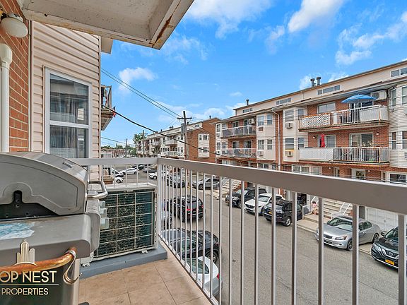 5th image of 28 Cove Ln #12B