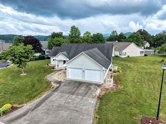 3rd image of 22 Sunset Ct