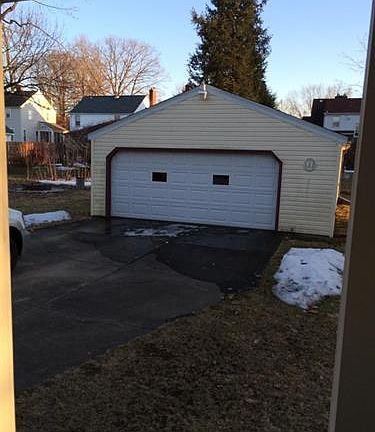 3rd image of 211 Wychwood Ln