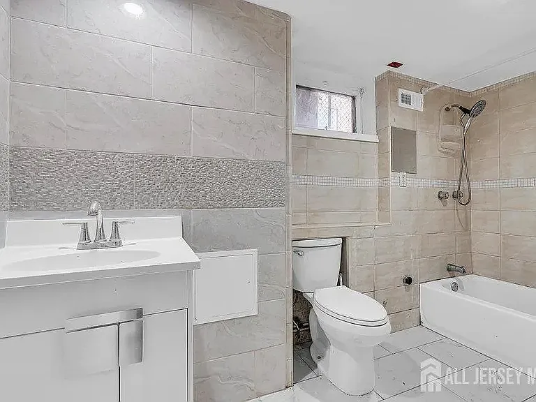585 Noe Ave — Photo 27
