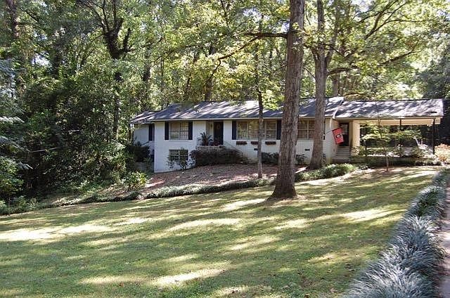 1st image of 942 Dogwood Cir