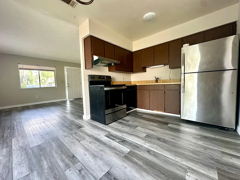 933 Bryan Ct — Photo 10