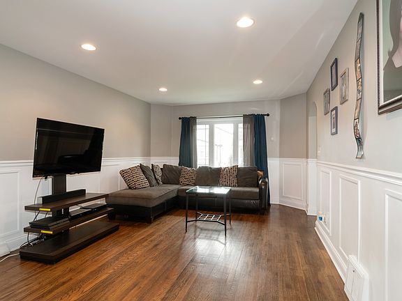 2nd image of 3137 Harvey Ave