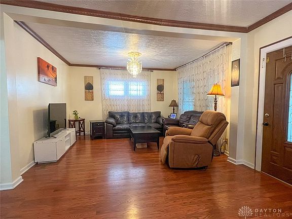 5th image of 529 Bowen St