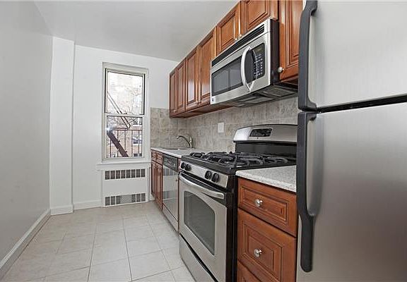 3rd image of 6505 Yellowstone Blvd APT 3B