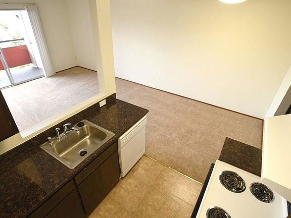 4th image of 389 Vernon St APT 207