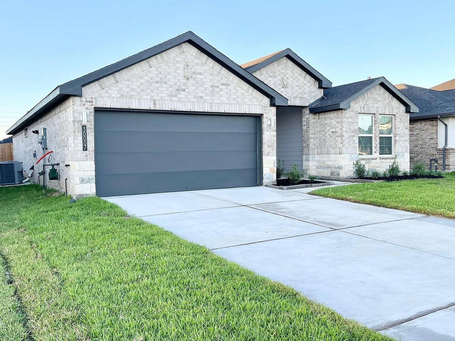 3 bed, 1627 sqft, $2,195 — Photo 2