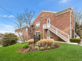 208 Park St APT 21, New Canaan, CT 06840