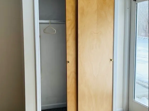 105 Huntingtown Rd, Newtown, CT 06470