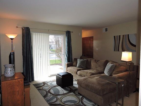 4th image of N110W17058 Ashbury Ln Unit 1