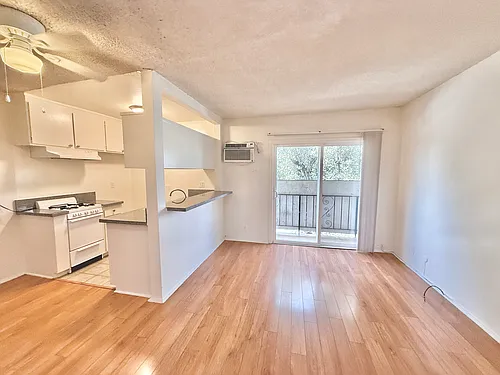 7410 Kester Ave #202 Photo 1 7410 Kester Ave #202 Photo 1