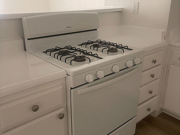 4th image of 13628 Kornblum Ave #4961216