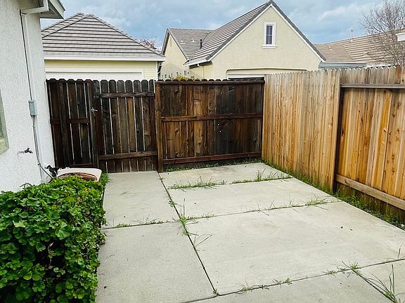 3rd image of 6056 Bridgecross Dr