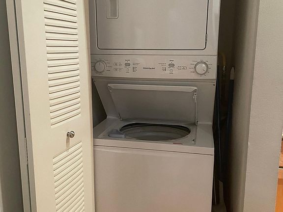 5th image of 758 N Larrabee St APT 228