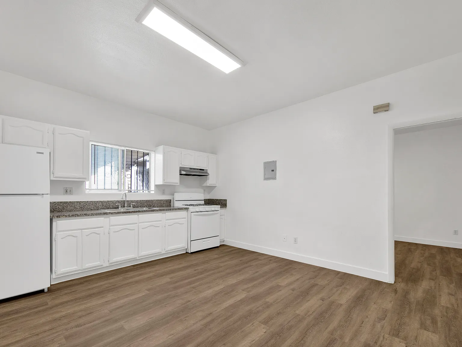 2 bed, 678 sqft, $2,400 — Photo 4