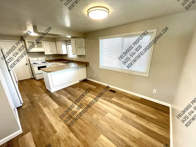 881 N 500 E — Photo 2