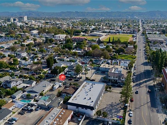 3rd image of 14841 Archwood St