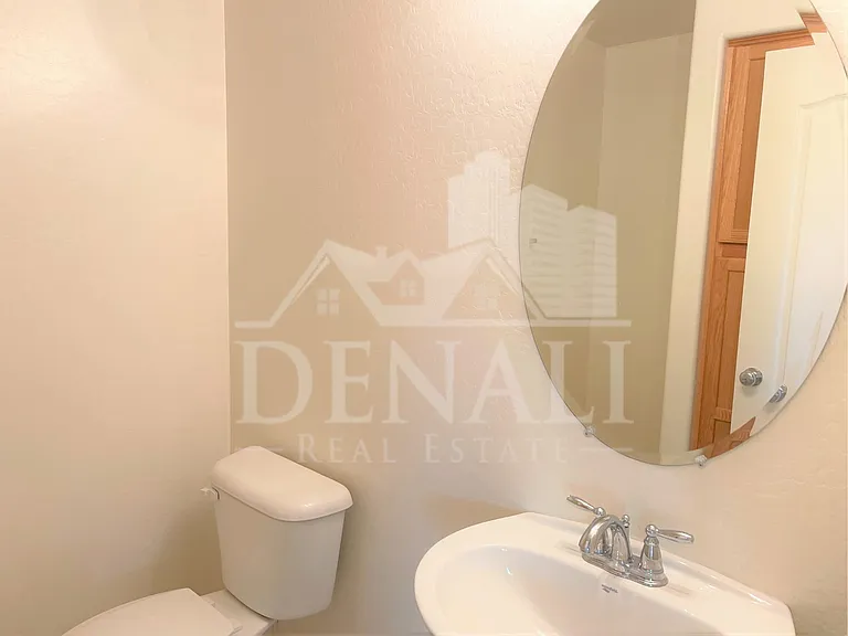 3557 E Erie St — Photo 3