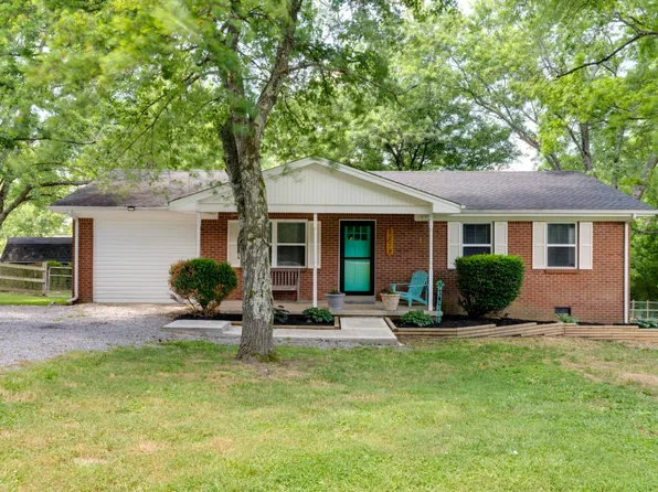 1075 Sulphur College Rd, Hartsville, TN 37074