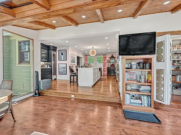 5th image of 501 W Central Ave