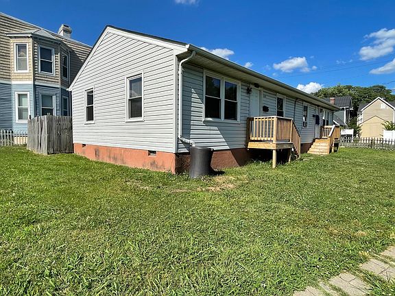 3rd image of 1605 Monteiro St #1605