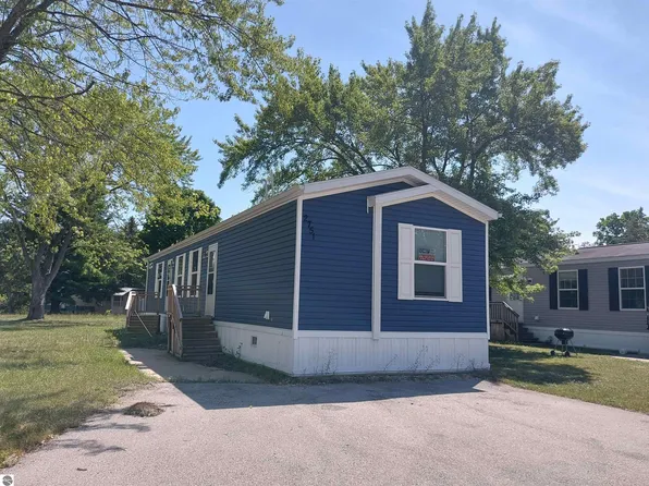 2751 Ray Blvd, Traverse City, MI 49686