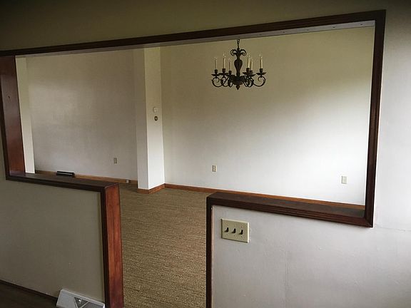 4th image of 1054 W 21st St
