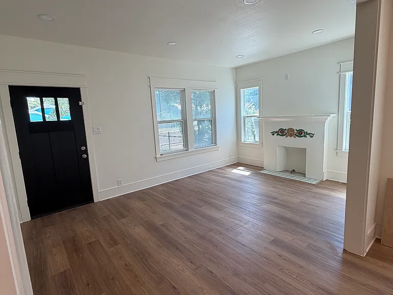 547 W Highland Blvd — Photo 4