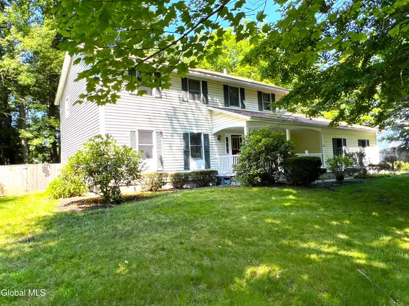 7 Woods Way, Clifton Park, NY 12065