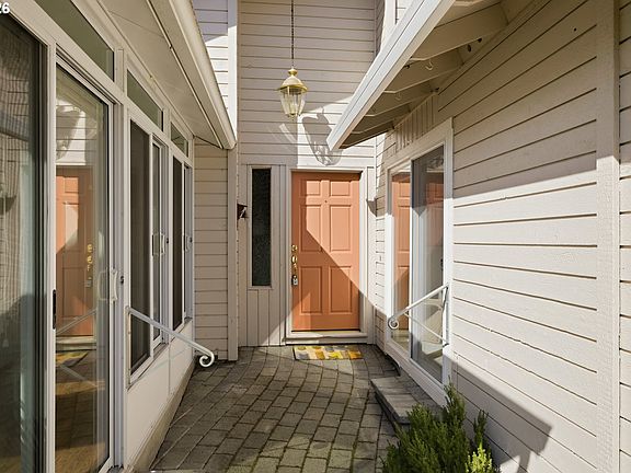 4th image of 8485 SW Godwin Ct