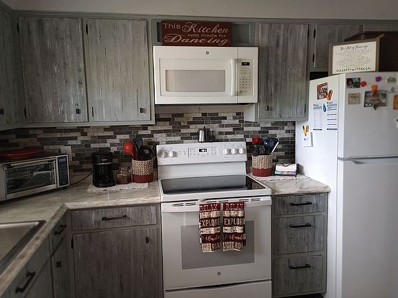 3rd image of 201 Casa Bella Ct