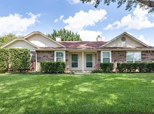 2906 Penny Ln, Euless, TX 76039