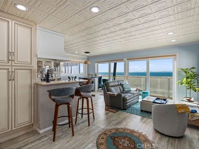 30A Surfside Ave, Seal Beach, CA, 90743