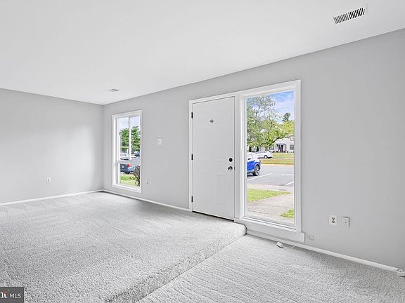 5th image of 35 Monarch Dr