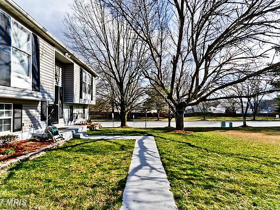 3rd image of 1403 Hancock Pl