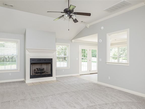 5th image of 391 W Circle Dr