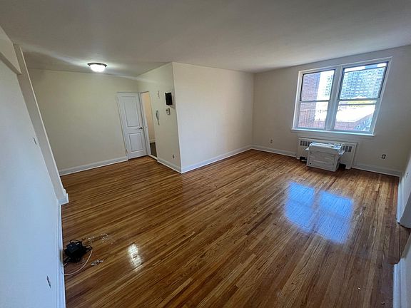 4th image of 14219 Barclay Ave #6P