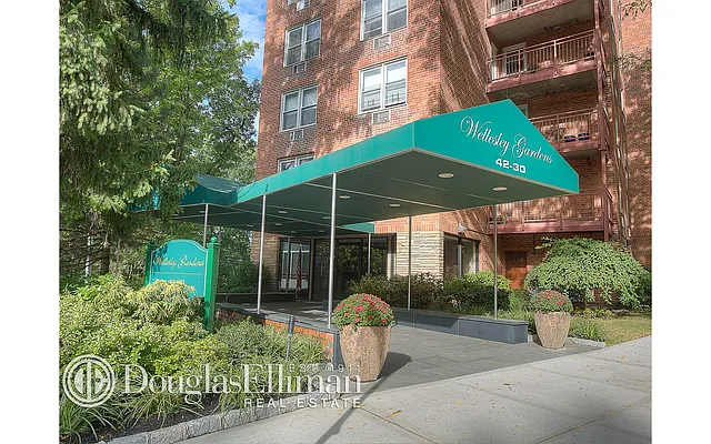 Sold by Douglas Elliman | media 18