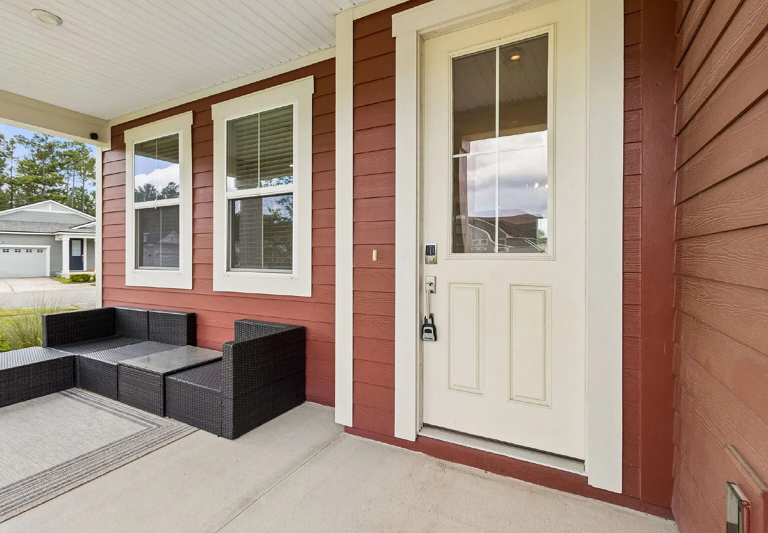 4 bed, 2.5 bath, 2498 sqft, $3,200 — Photo 3