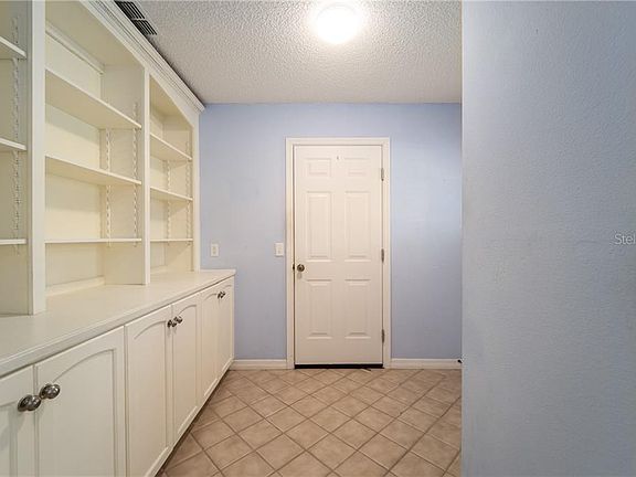 4th image of 915 Ramos Dr