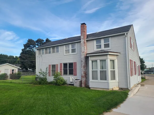 104 S 1st Ave, Forreston, IL 61030