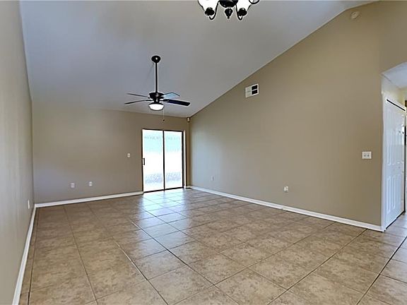 4th image of 3273 Villa Way Cir