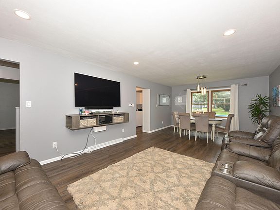 5th image of 329 Braatz Dr