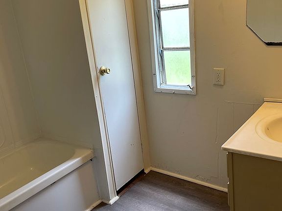 2nd image of 6312 Ashwood Cir