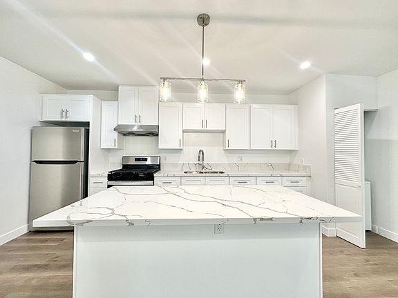 4th image of 1308 1/2 S Cloverdale Ave