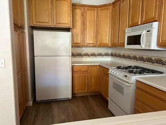 4th image of 2805 Garibaldi Ave