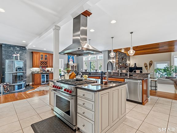 5th image of 212 Fox Hollow Lane