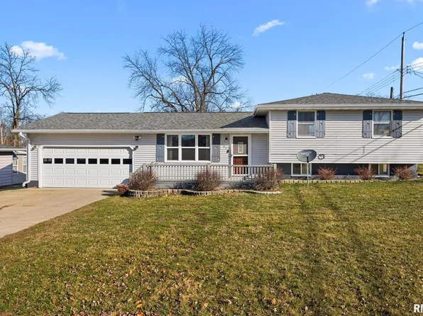 101 Avalon Dr, Washington, IL 61571