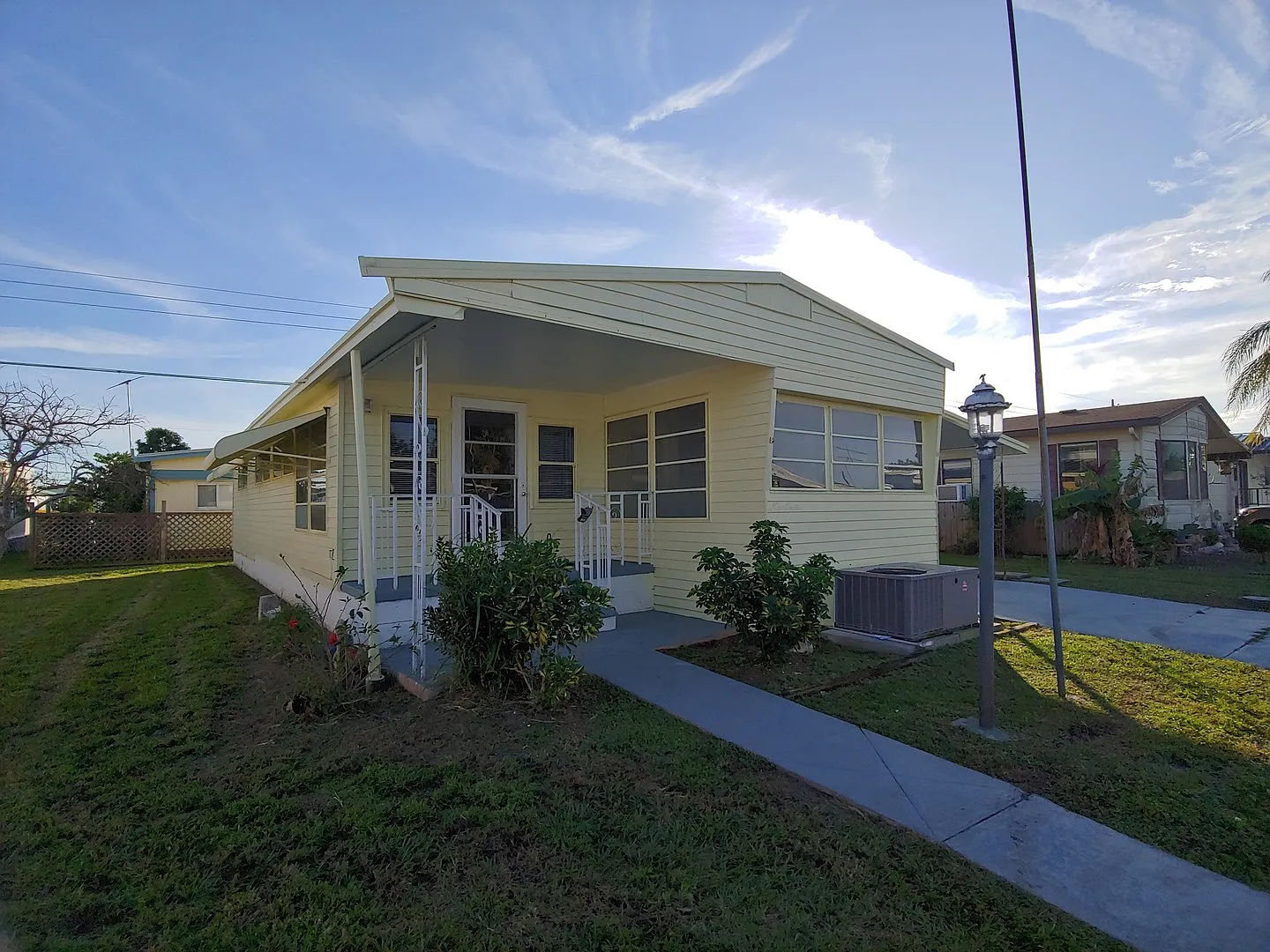 Affordable 3 bed/ 2 bath Mobile Home Available NOW! — Photo 1